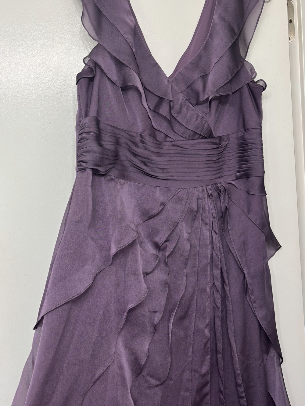 Beautiful David's Bridal Lavender Purple V-Neck Ruffle Chiffon Dress